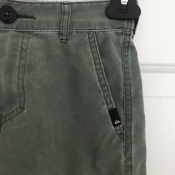 Boy’s Quicksilver cargo shorts - Picture 2 of 5